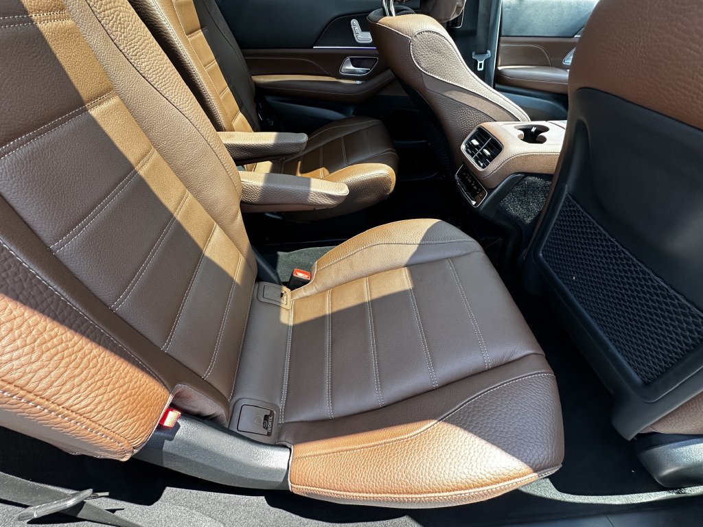 Used 2025 Mercedes-Benz GLS 450 4MATIC w/ AMG Line Exterior image 18