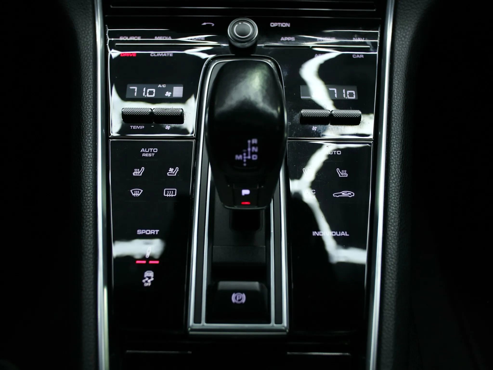 Used 2017 Porsche Panamera 4 image 38