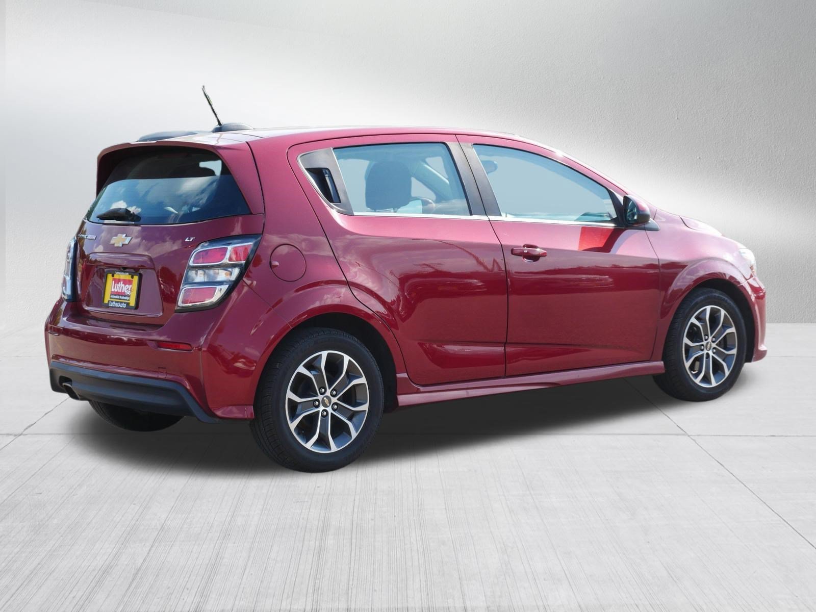 Used 2017 Chevrolet Sonic LT w/ Fun and Sun Package FWD image 7