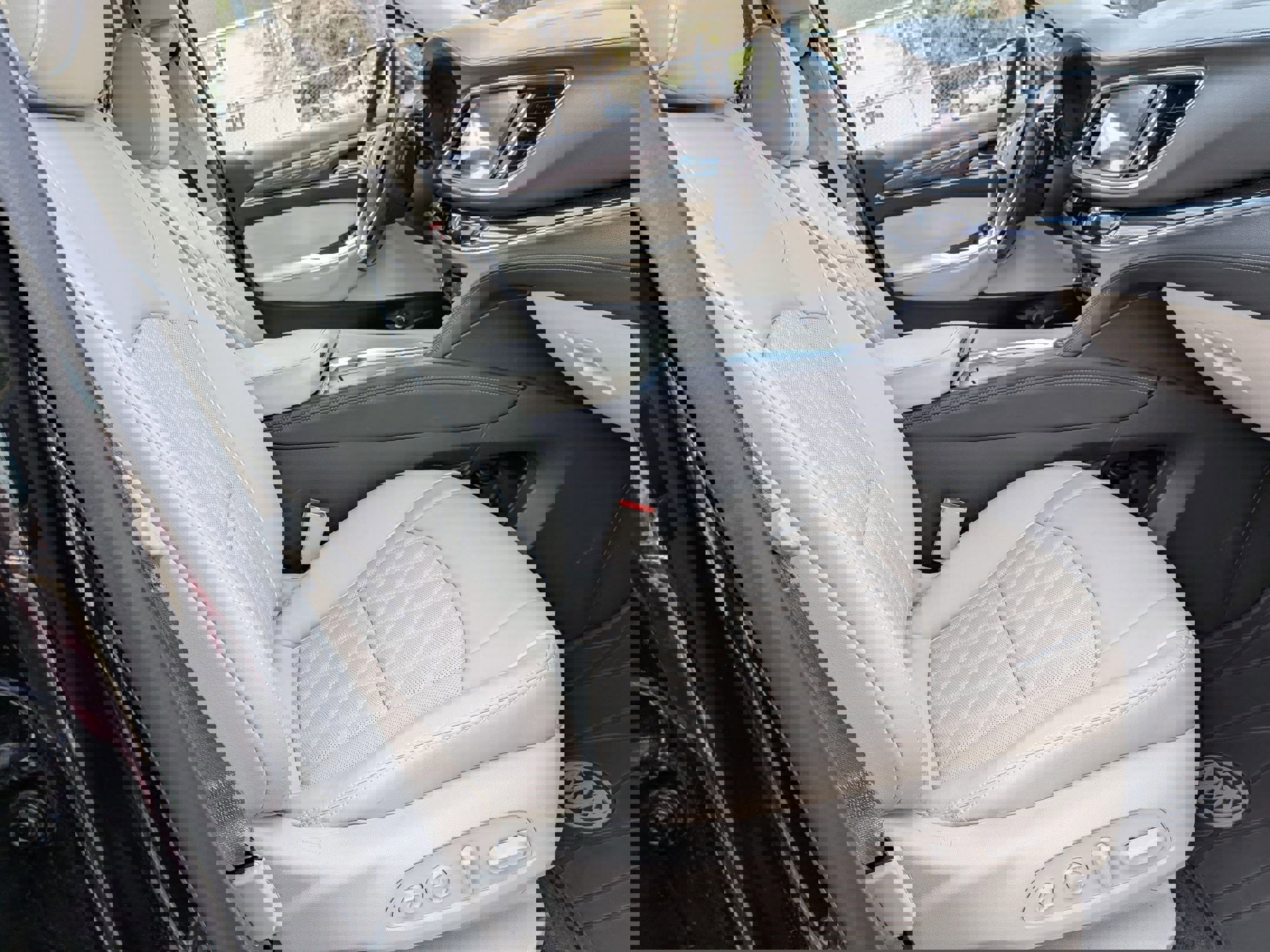 Used 2023 Buick Enclave Avenir w/ Avenir Technology Package image 36