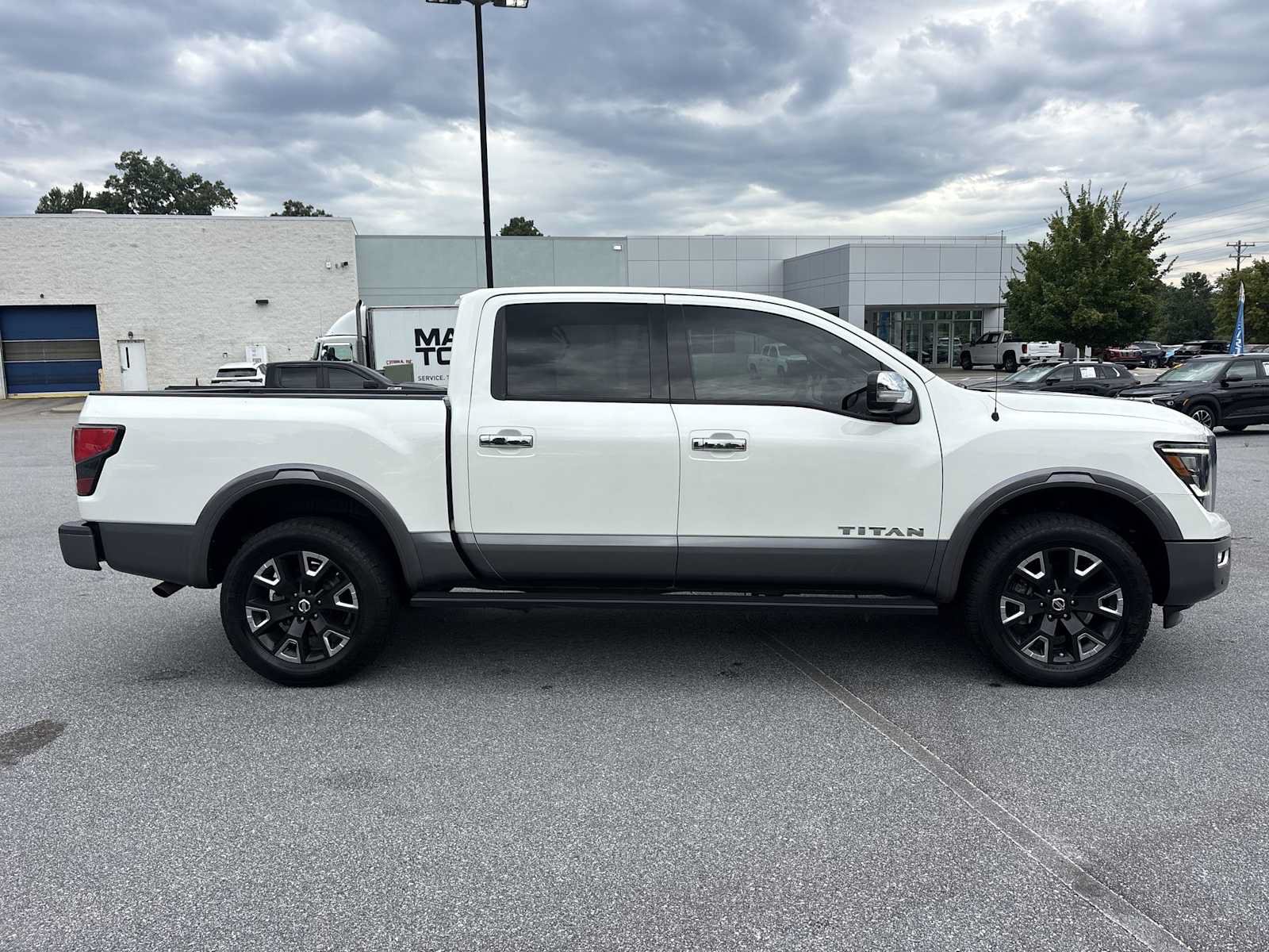 Used 2021 Nissan Titan Platinum Reserve w/ Moonroof Package AWD/4WD image 5