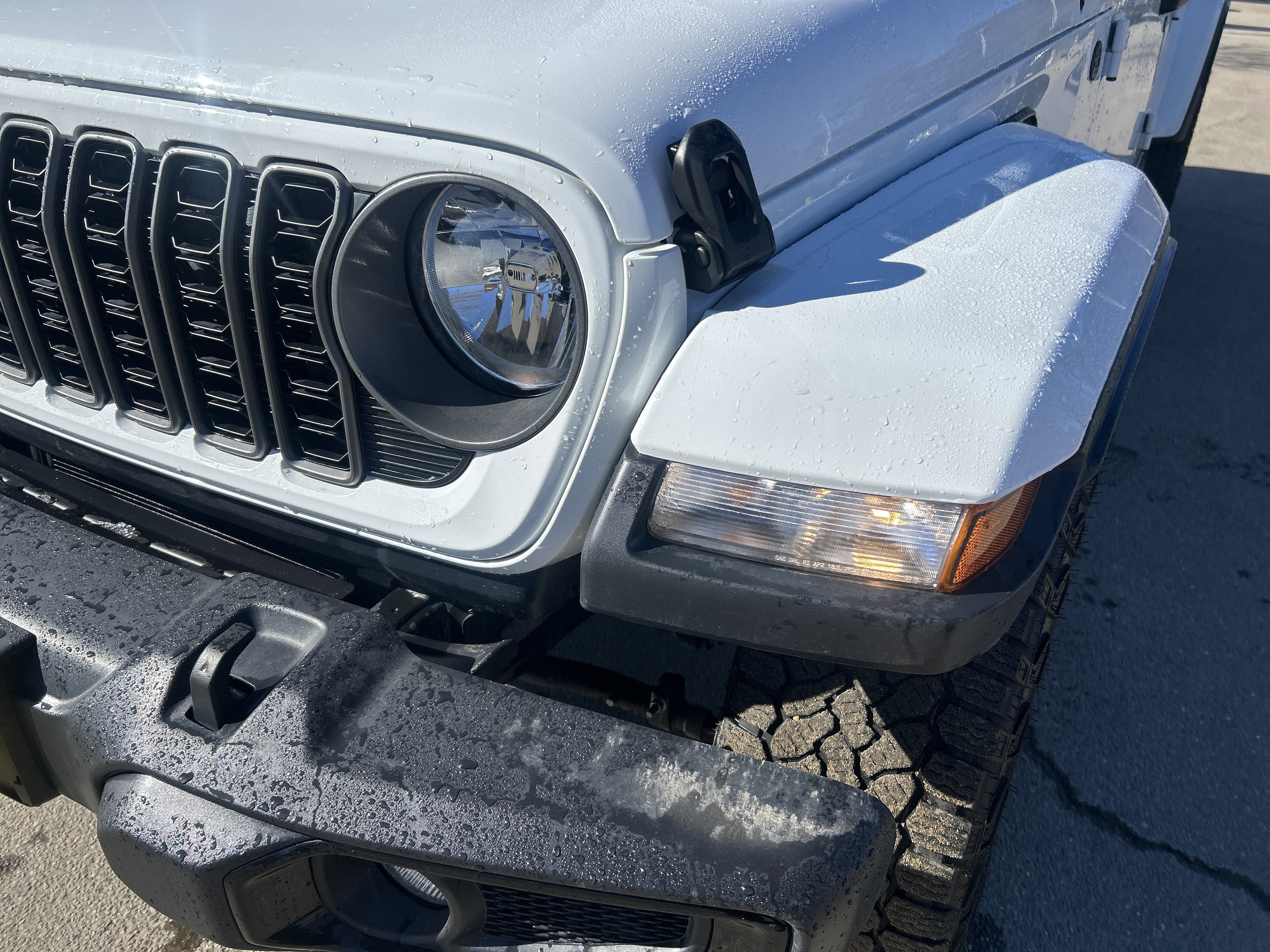 Used 2025 Jeep Gladiator Sport image 9