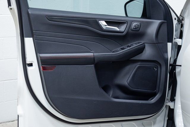 Used 2022 Ford Escape SEL w/ SEL Stealth AWD Package image 13