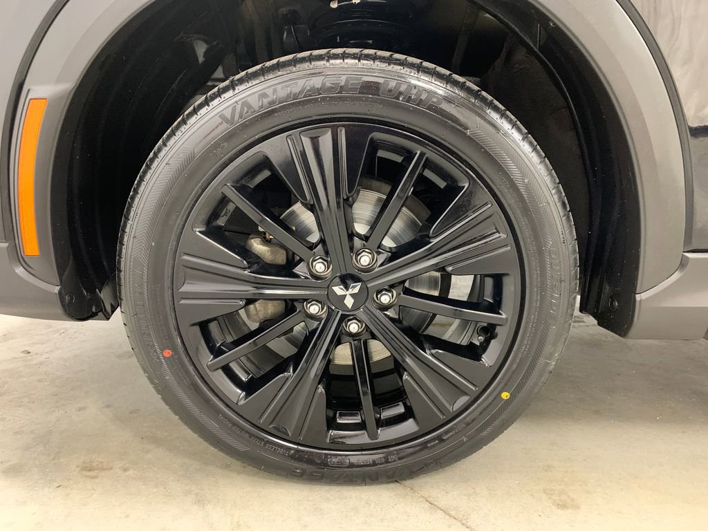 Used 2022 Mitsubishi Eclipse Cross LE image 17