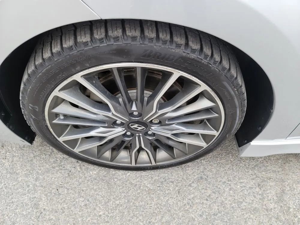 Used 2018 Hyundai Elantra Sport w/ Sport Premium Package 03 FWD image 24