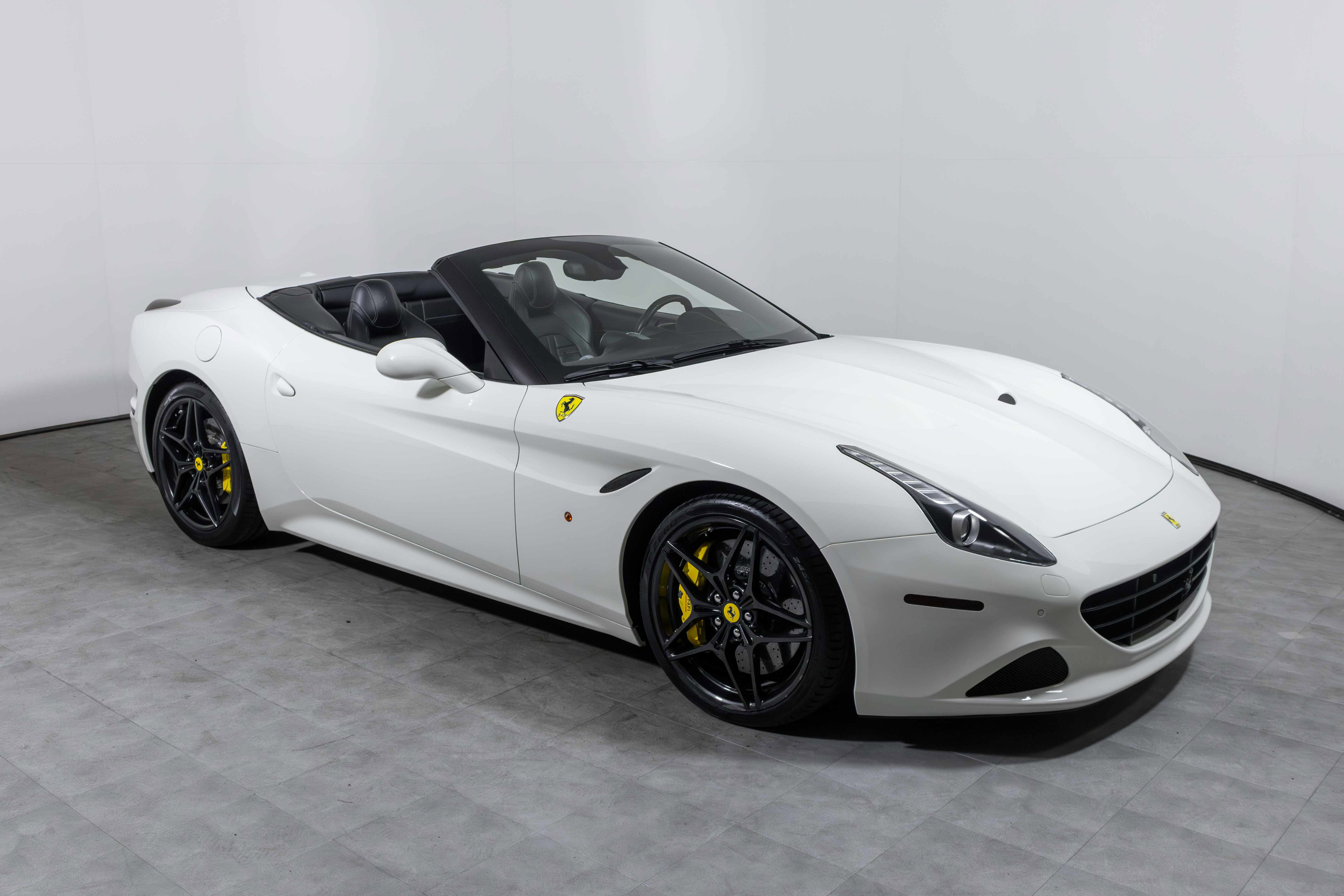 Certified 2016 Ferrari California T image 3