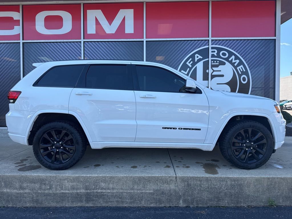 Used 2018 Jeep Grand Cherokee Altitude image 4