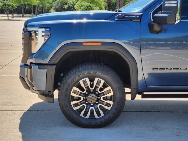 Used 2026 GMC Sierra 2500 Denali Ultimate w/ LPO, Black Badging Package AWD/4WD image 8