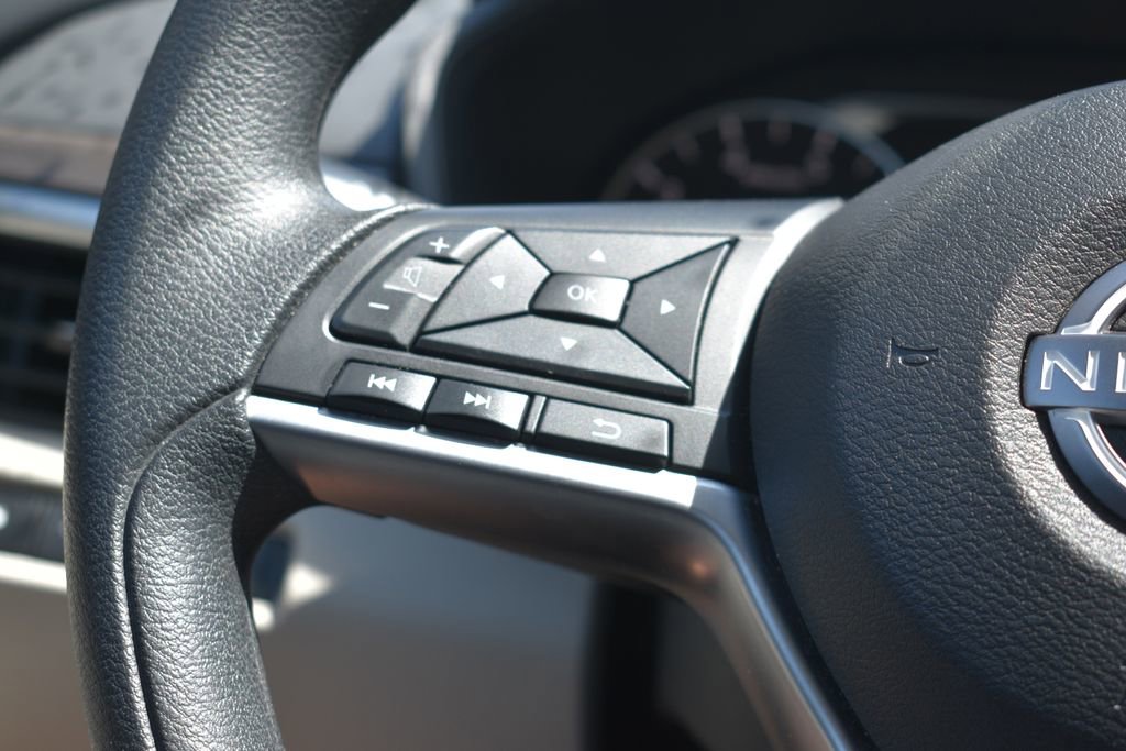 Used 2025 Nissan Altima 2.5 SV image 15