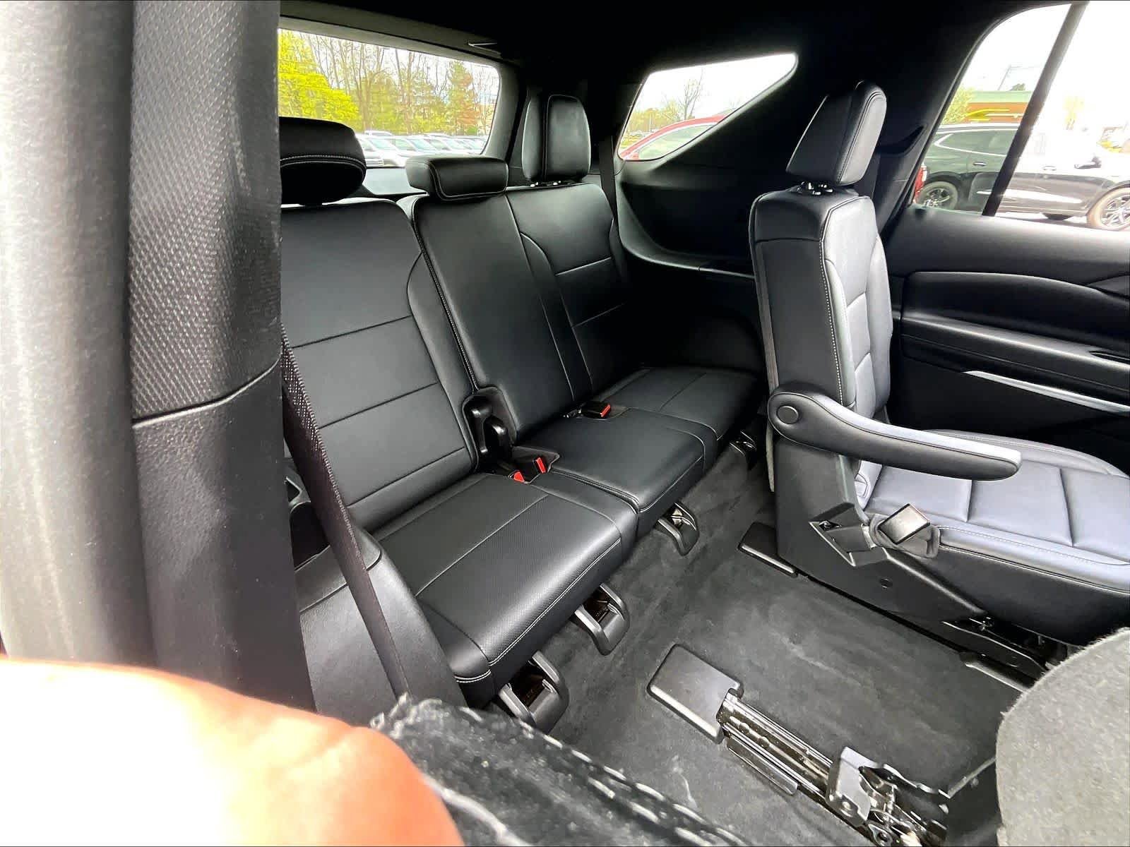 Used 2025 Chevrolet Traverse LT AWD/4WD image 16