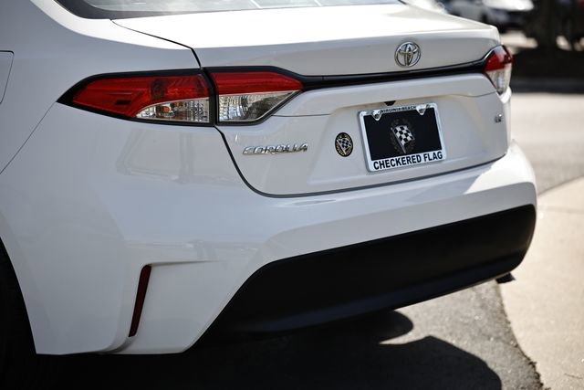 Used 2025 Toyota Corolla LE FWD image 6