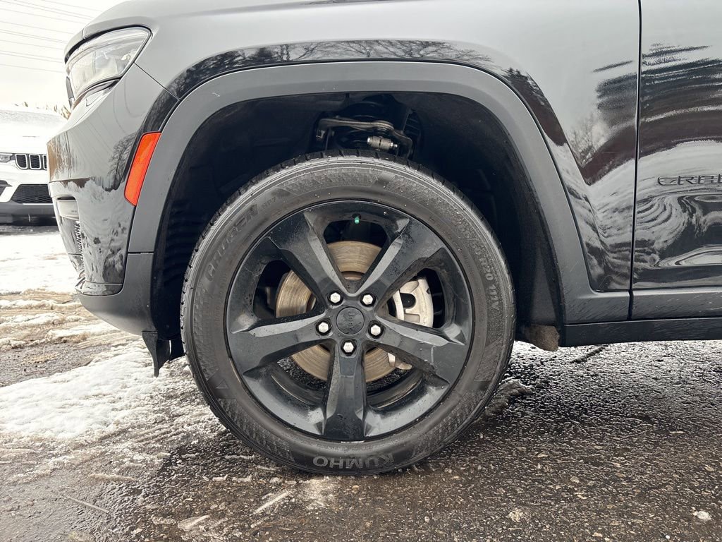 Used 2023 Jeep Grand Cherokee L Laredo image 35