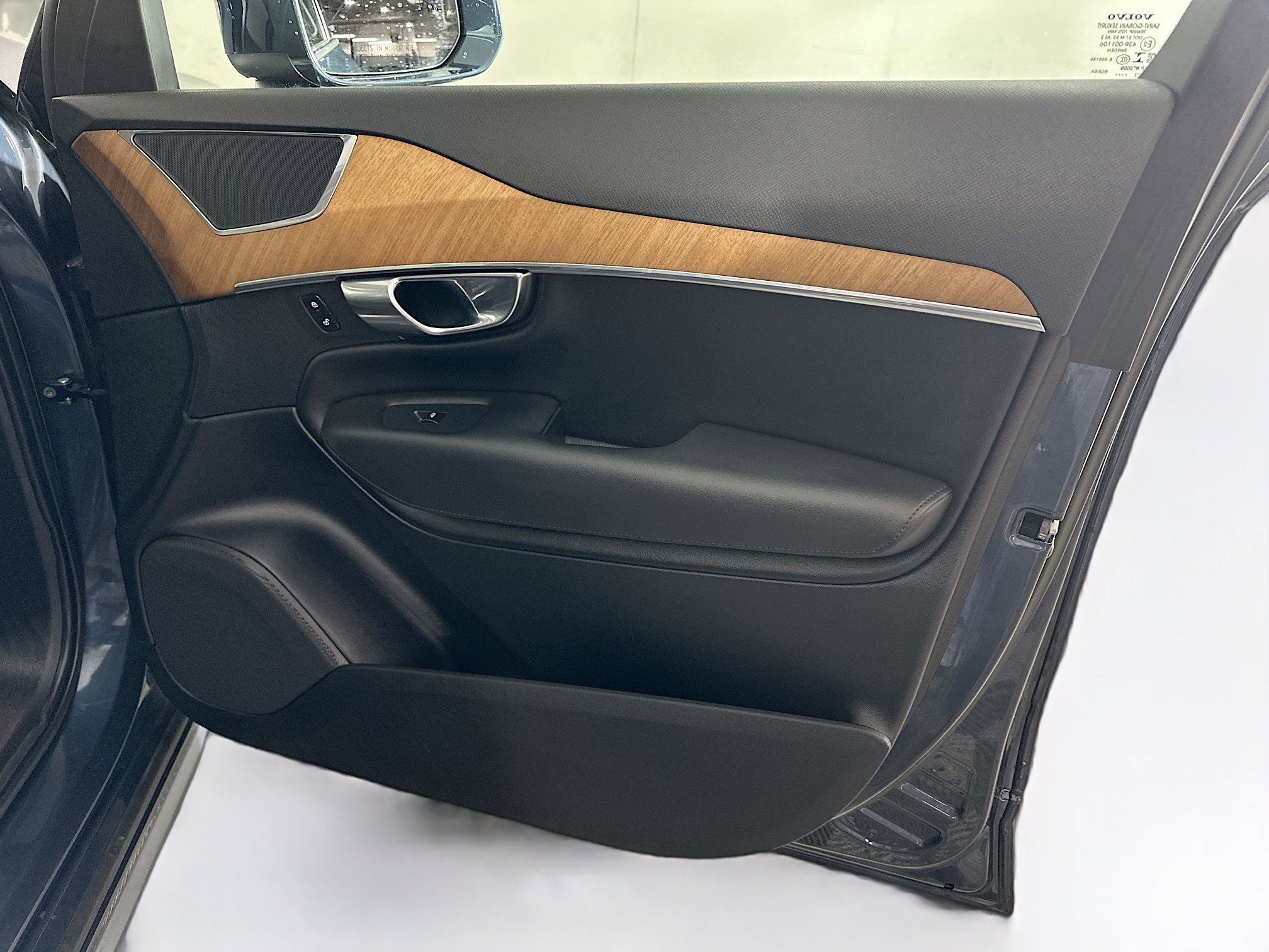 Used 2023 Volvo XC90 B6 Plus image 34