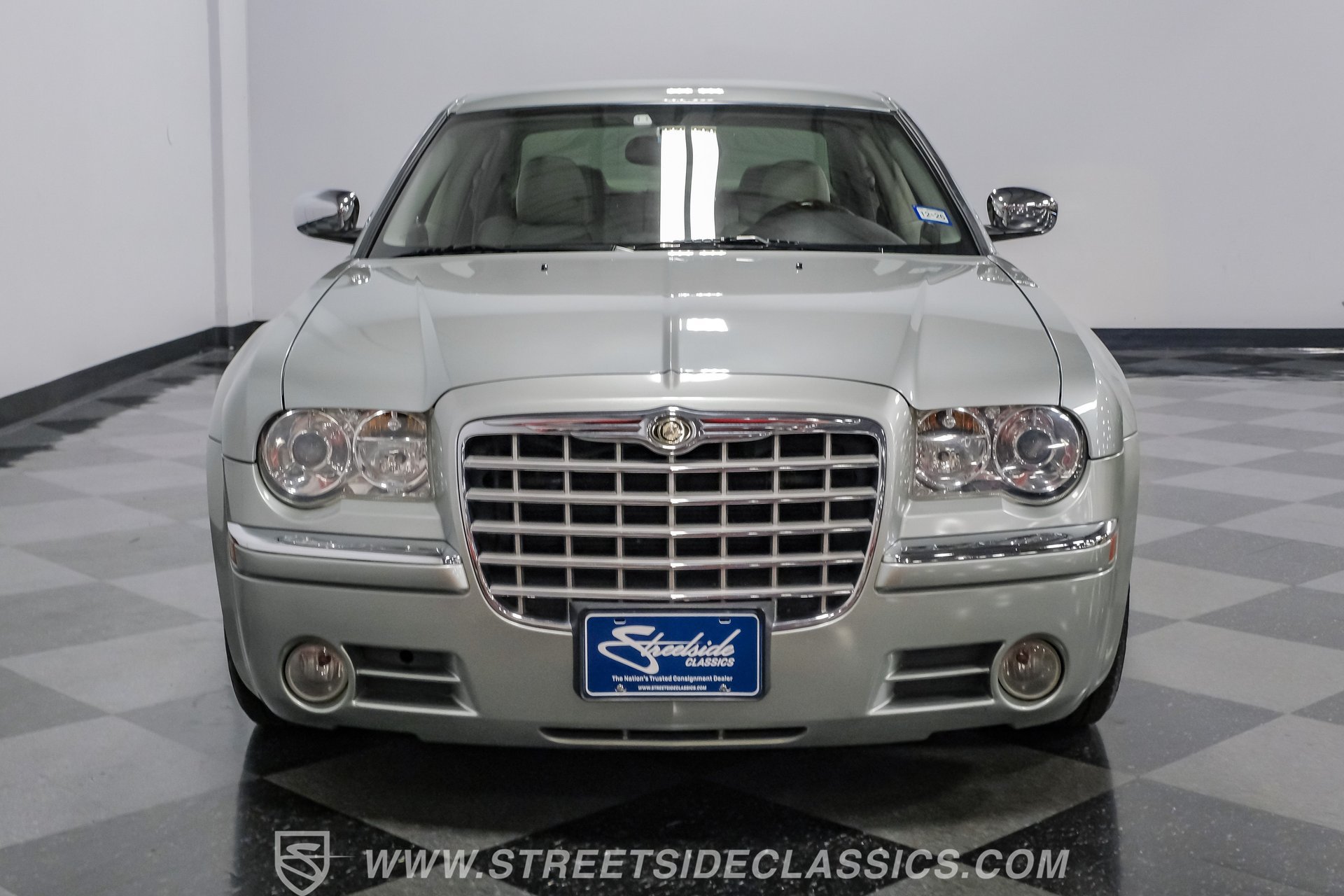 Used 2005 Chrysler 300 C w/ Navigation & Sound Group II RWD image 18
