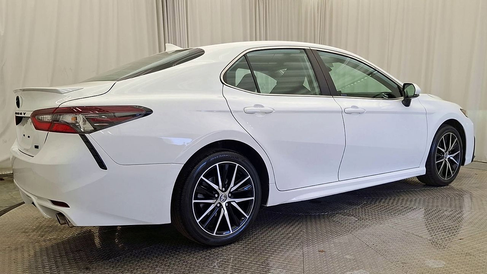 Certified 2024 Toyota Camry SE FWD image 3