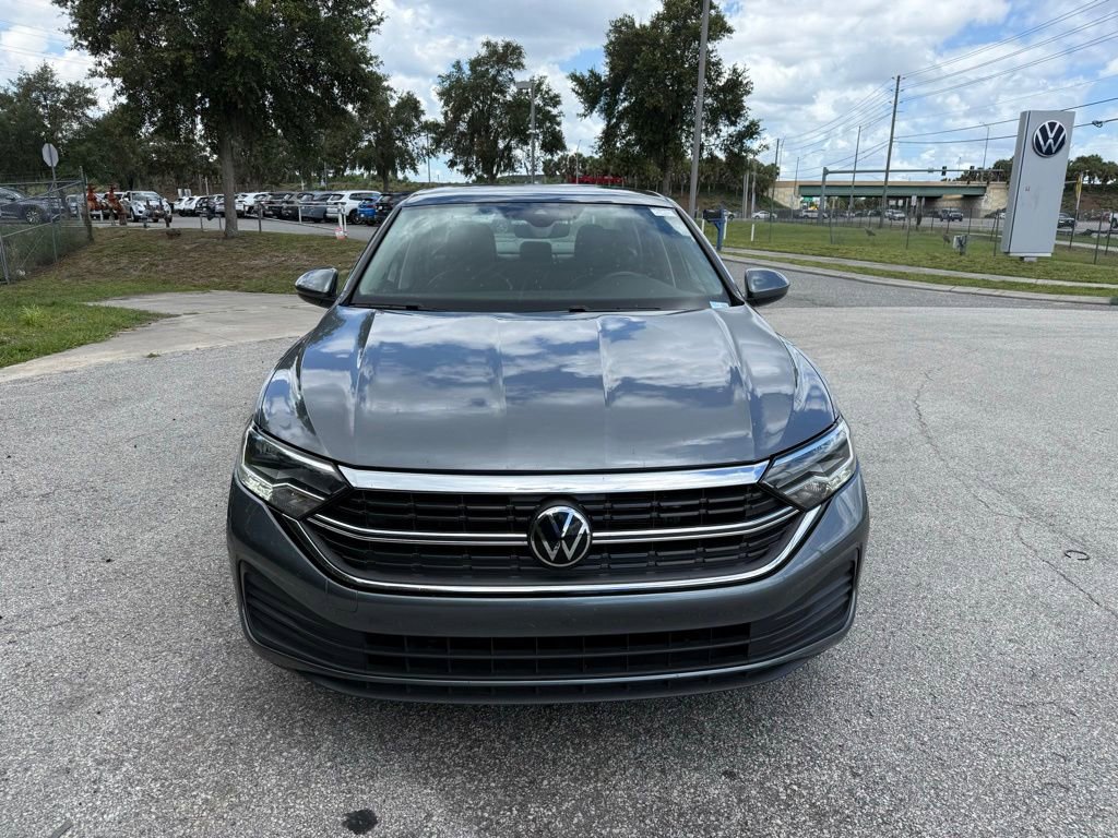 Used 2024 Volkswagen Jetta SE w/ Panoramic Sunroof Package FWD image 2