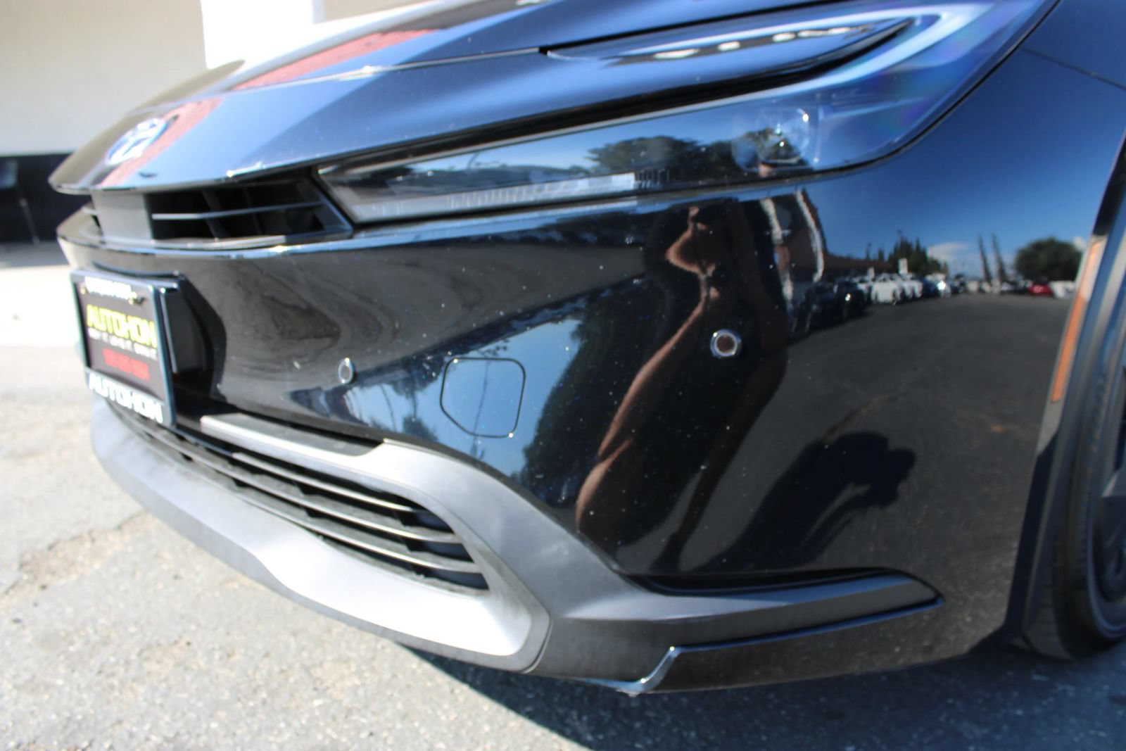 Used 2025 Toyota Prius LE FWD image 4