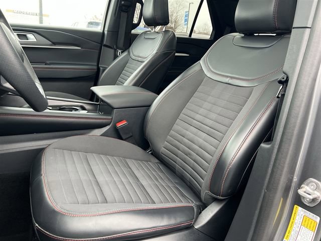 Used 2025 Ford Explorer ST-Line image 18