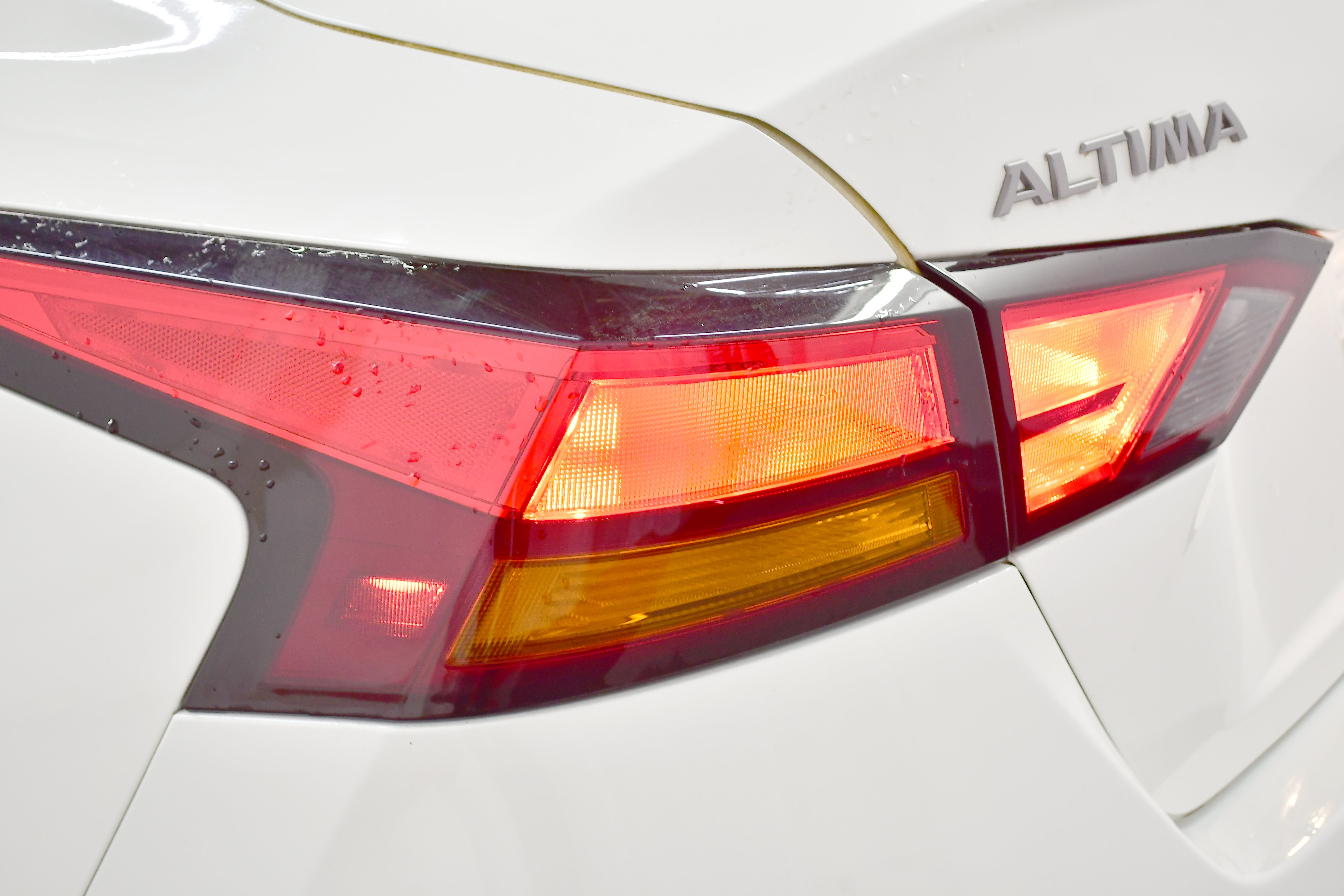 Used 2025 Nissan Altima 2.5 SV FWD image 32