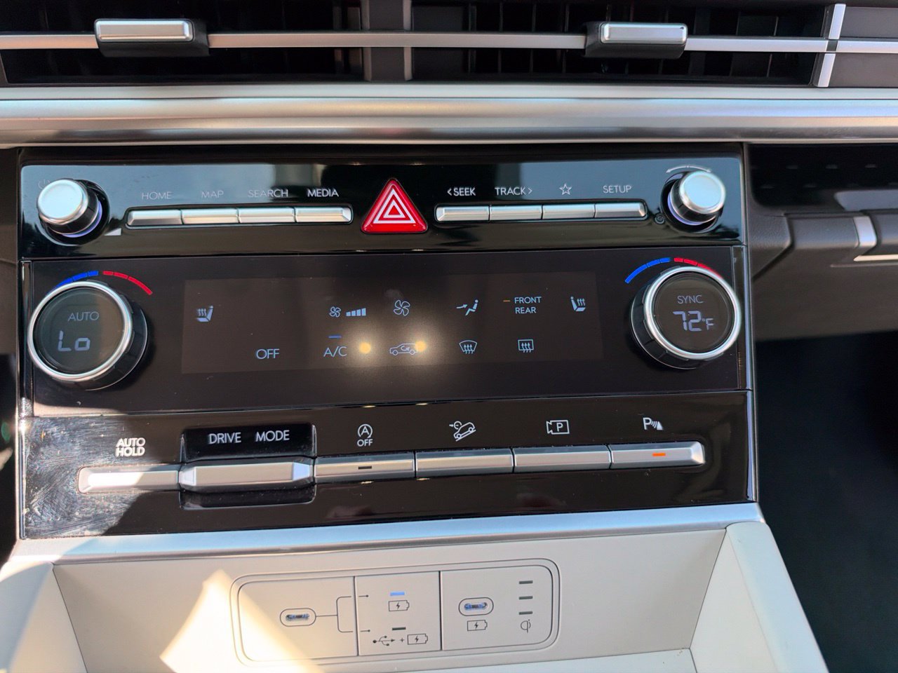 Used 2025 Hyundai Santa Fe SEL FWD image 15