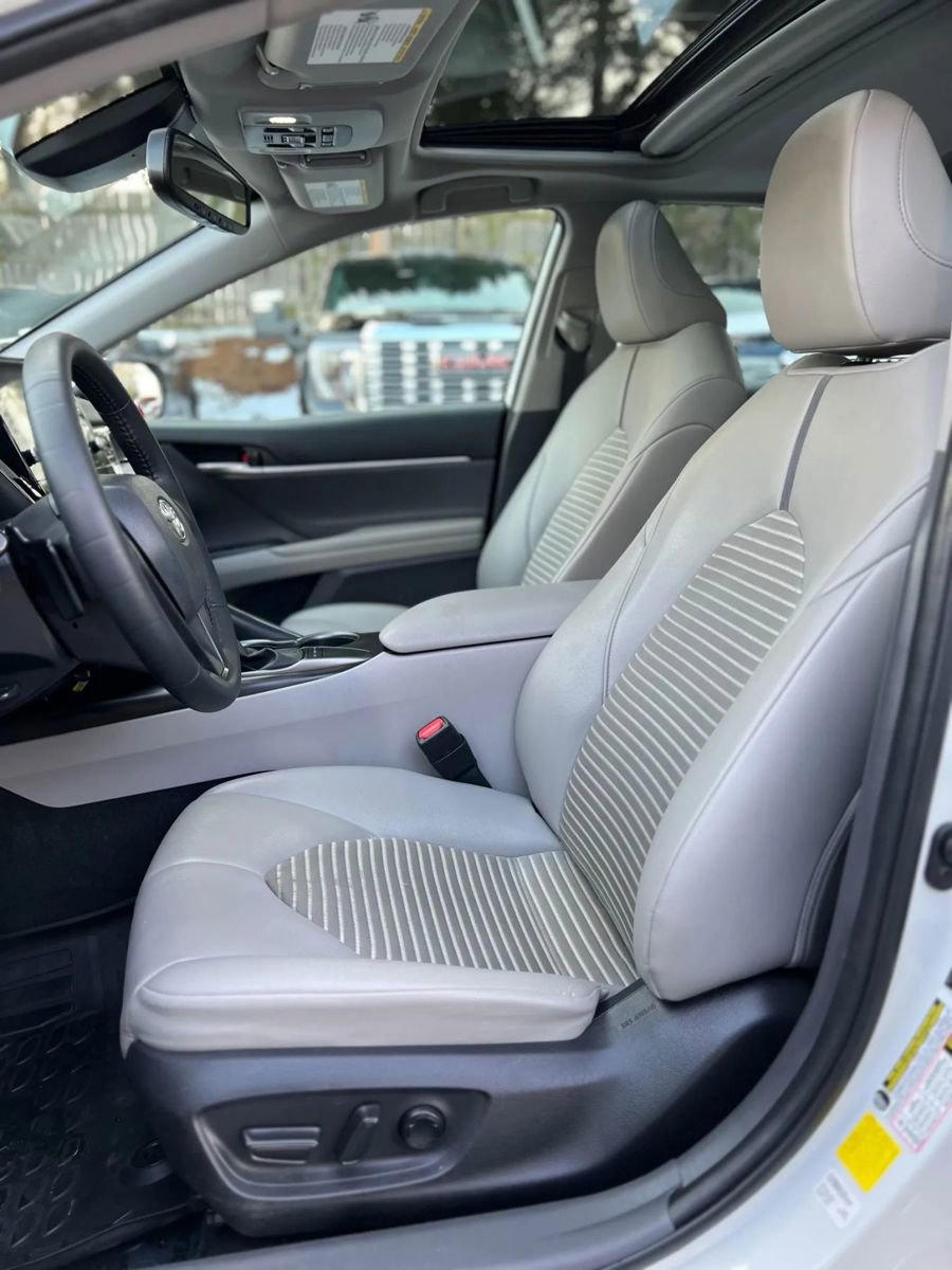 Used 2022 Toyota Camry SE image 12