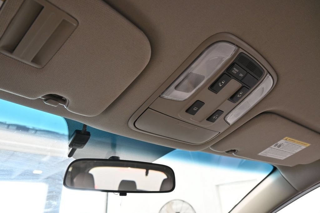 Used 2021 Kia Sedona EX FWD image 25