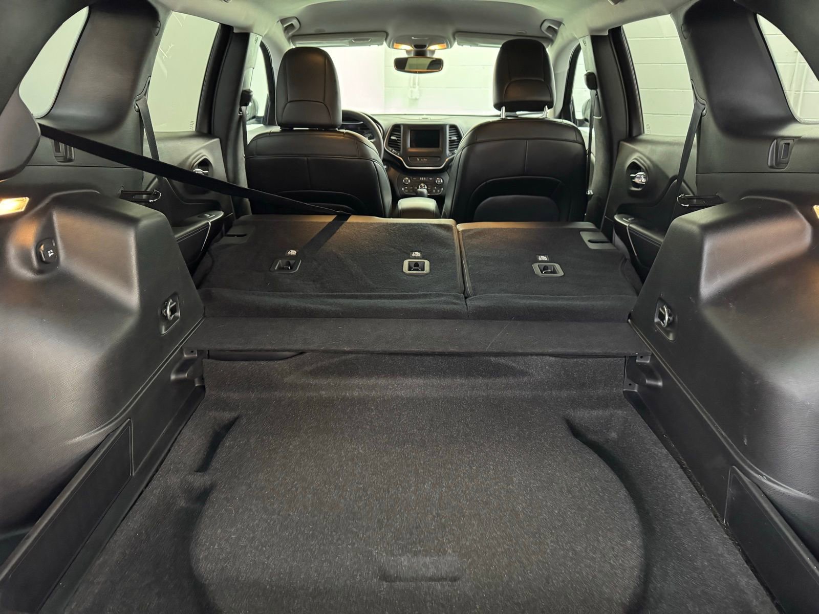 Used 2019 Jeep Cherokee Latitude Plus w/ Comfort/Convenience Group image 38