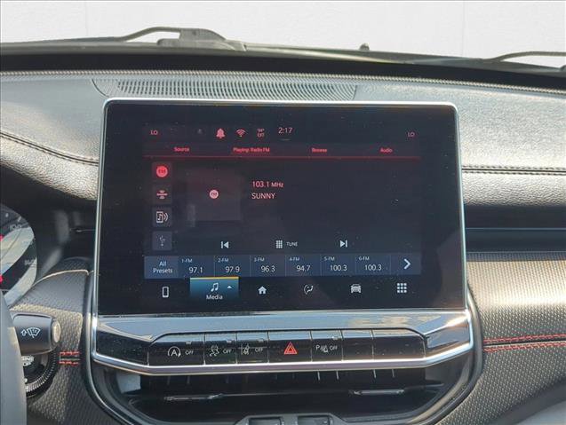 Used 2024 Jeep Compass Trailhawk image 10