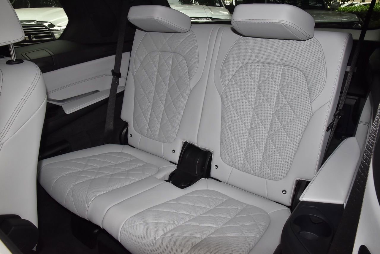Used 2025 BMW X7 xDrive40i w/ Premium Package AWD/4WD image 15