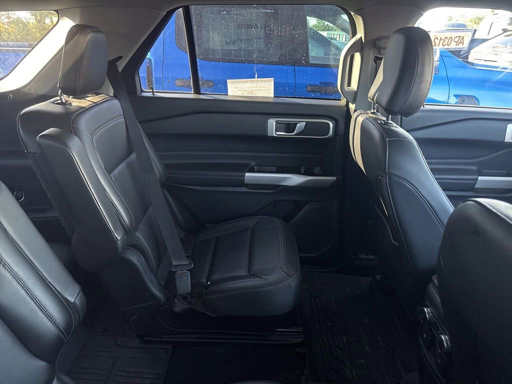 Used 2023 Ford Explorer XLT w/ Equipment Group 202A image 3