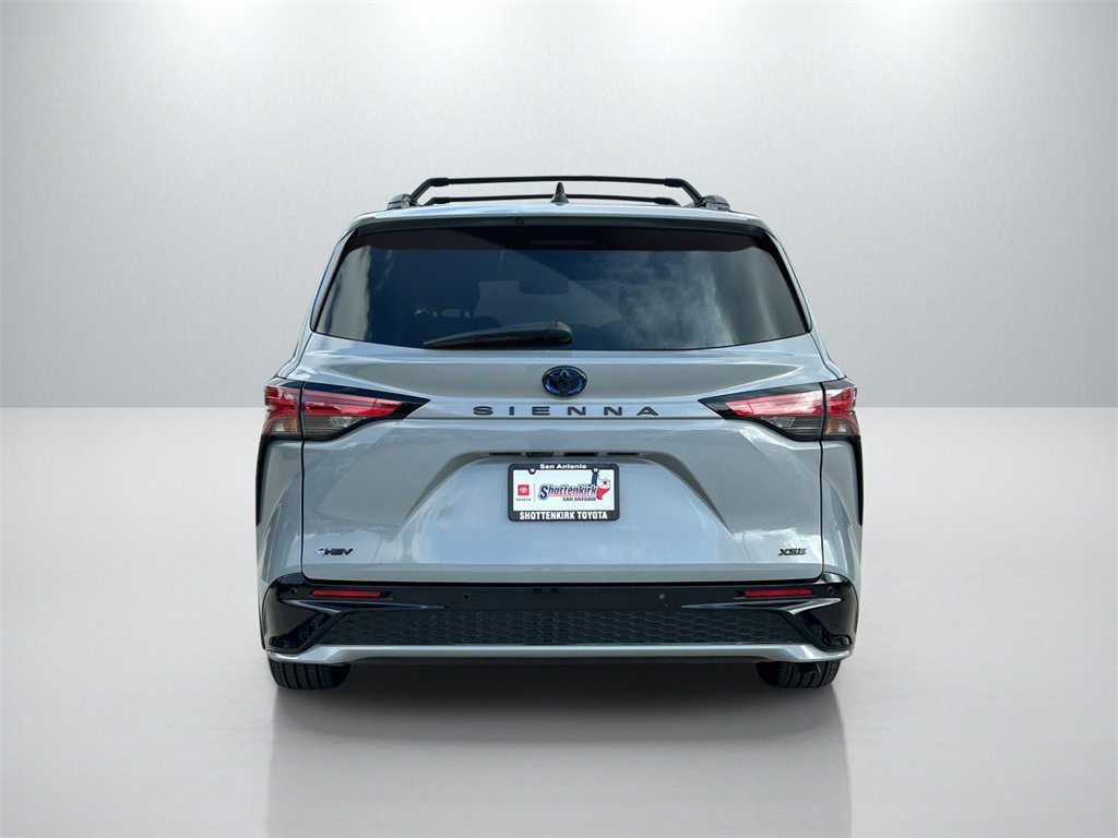 Used 2025 Toyota Sienna XSE image 6