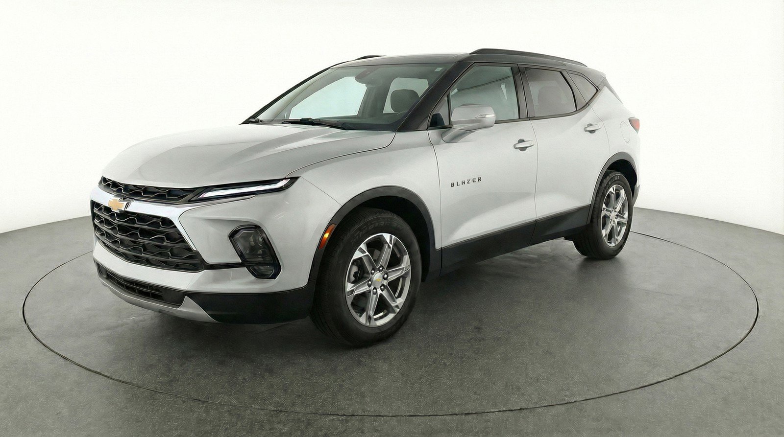 Used 2025 Chevrolet Blazer LT FWD image 3