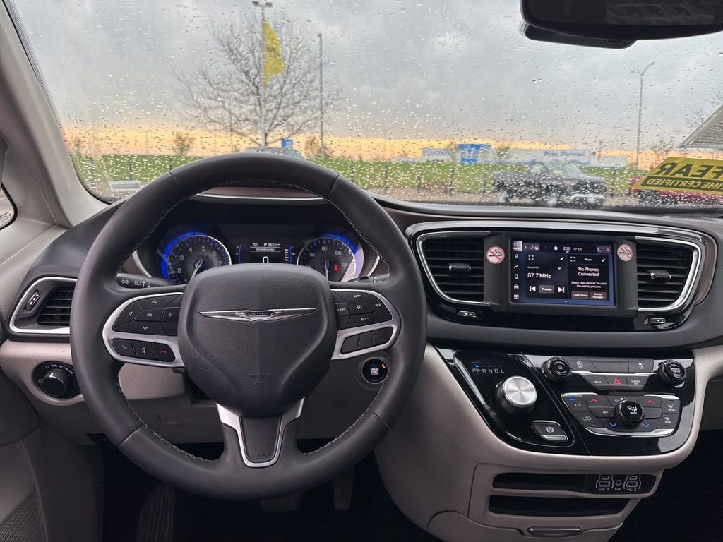 Used 2024 Chrysler Voyager LX image 25