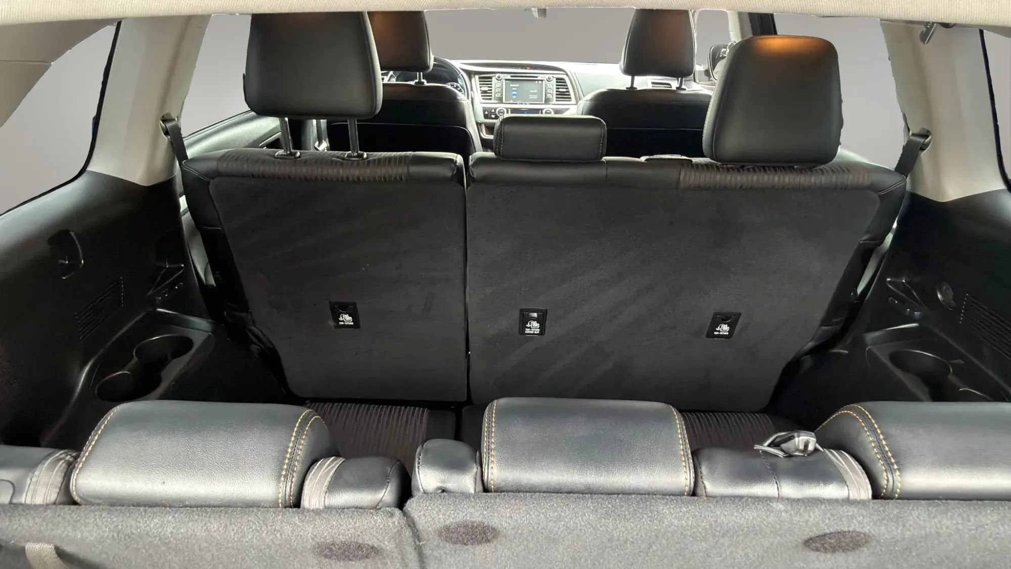 Used 2017 Toyota Highlander Plus AWD/4WD image 28