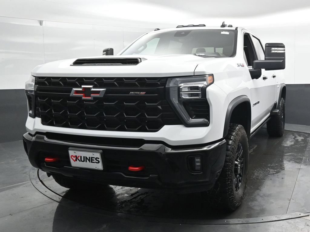Used 2024 Chevrolet Silverado 2500 ZR2 w/ Technology Package image 8