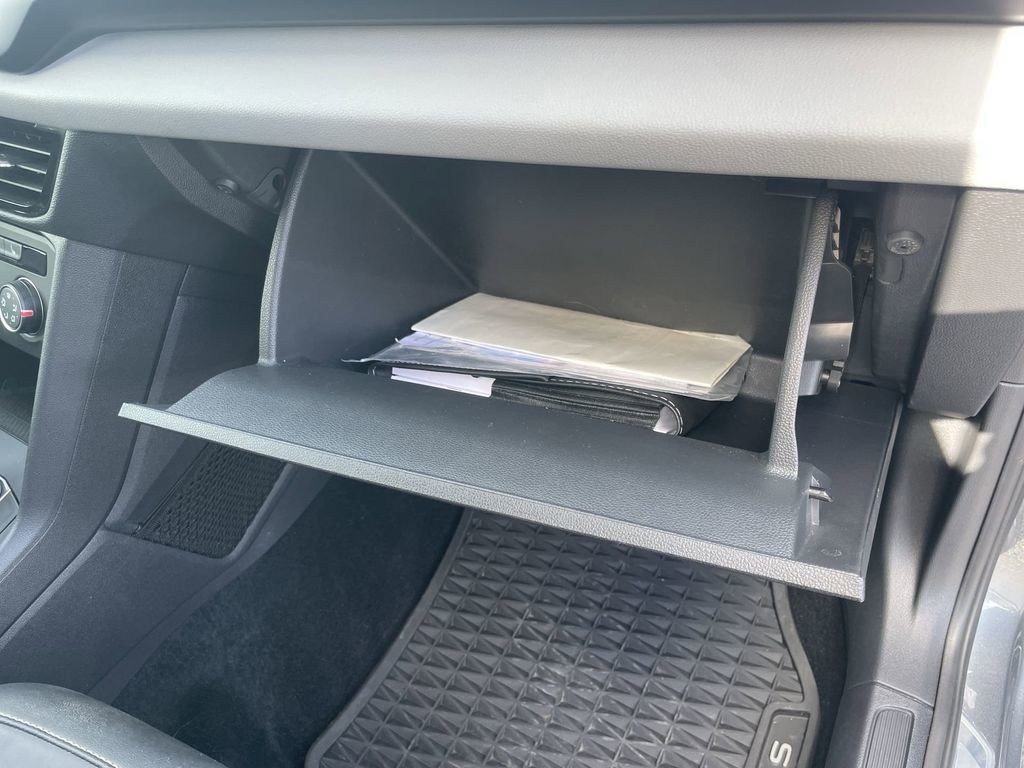 Certified 2022 Volkswagen Taos SE image 33