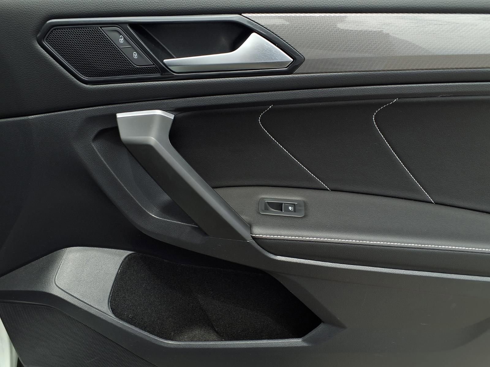 Certified 2023 Volkswagen Tiguan SE FWD image 25