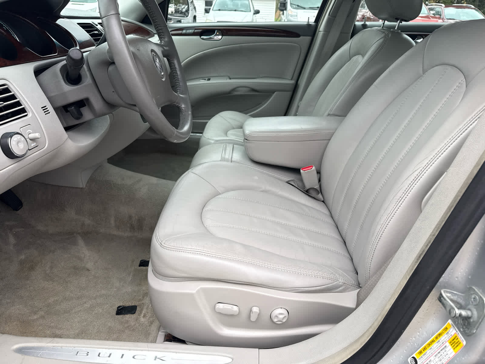 Used 2011 Buick Lucerne CXL w/ Driver Confidence Package FWD image 11