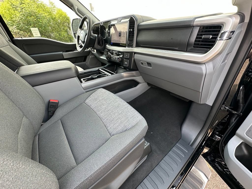 New 2026 Ford F250 XLT w/ XLT Premium Package AWD/4WD image 24