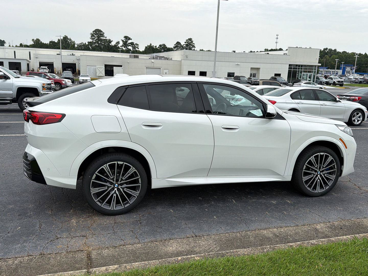 New 2026 BMW X2 xDrive28i w/ Technology Package AWD/4WD image 7
