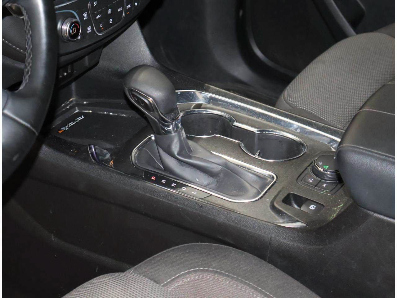 Used 2023 Chevrolet Traverse LT FWD image 12
