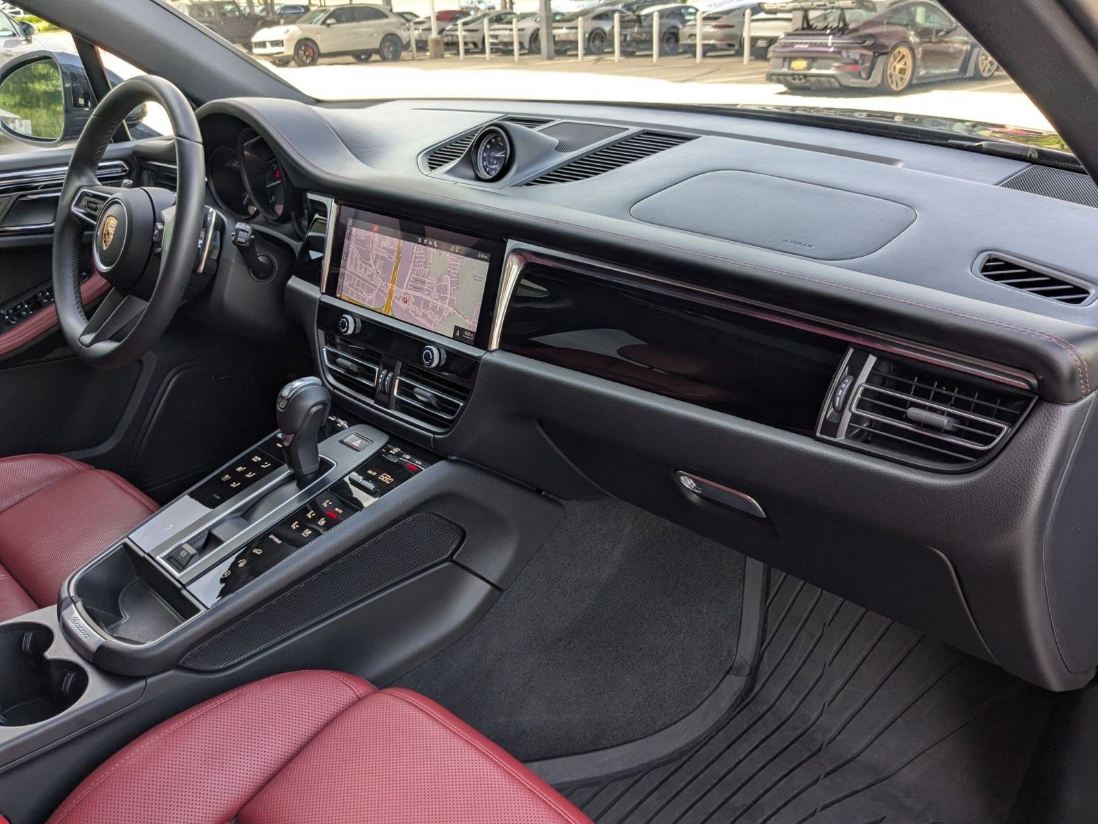 Certified 2025 Porsche Macan image 25