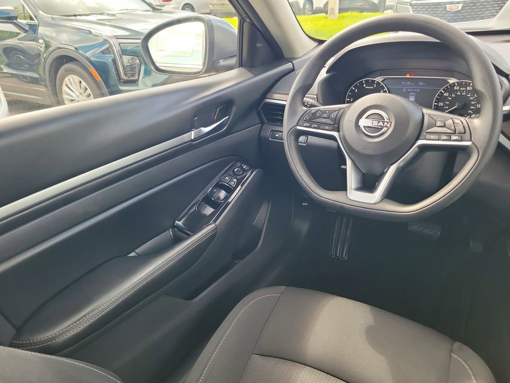 Used 2023 Nissan Altima 2.5 SV FWD image 15