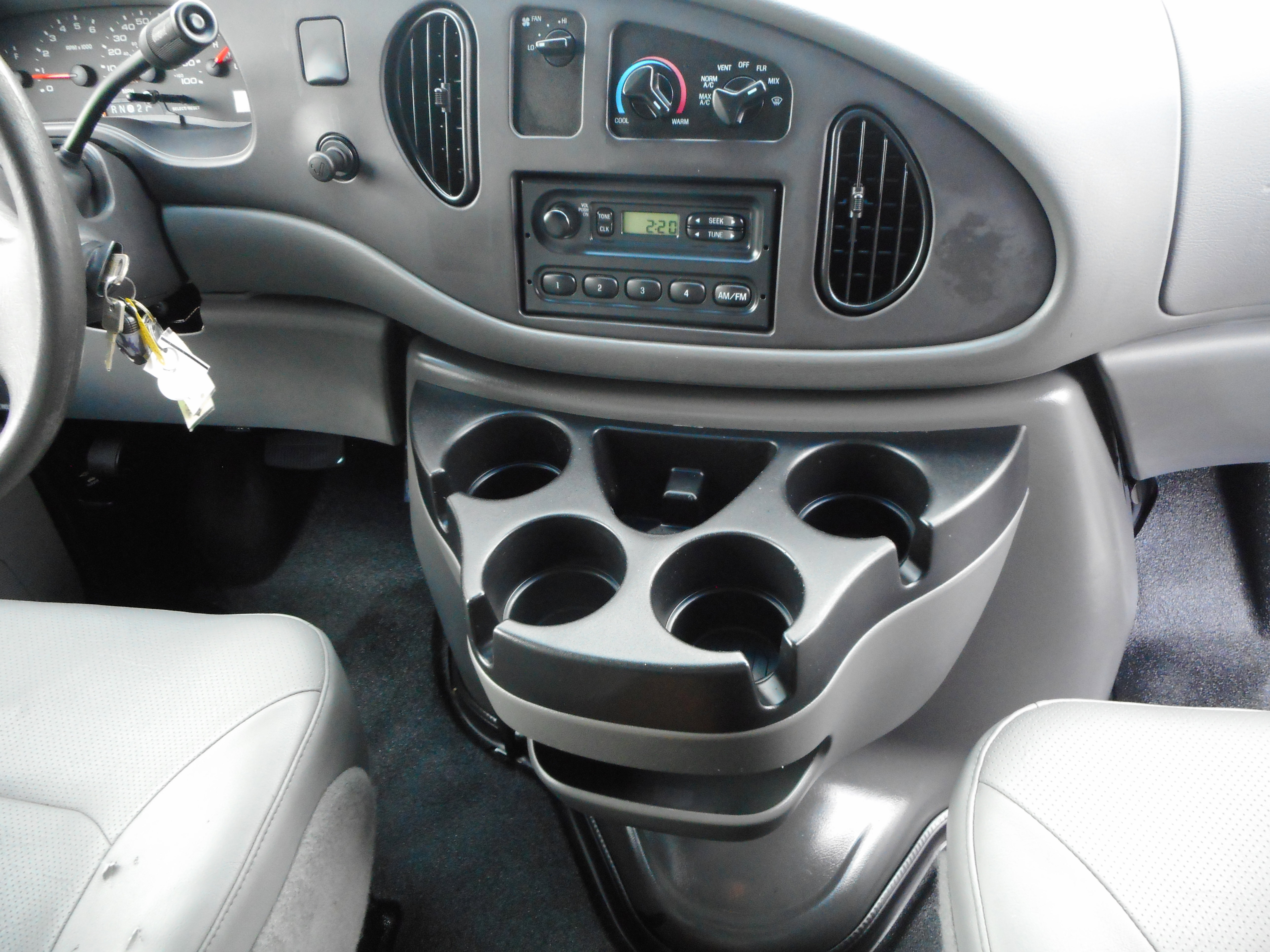 Used 2006 Ford E-250 and Econoline 250 RWD image 25