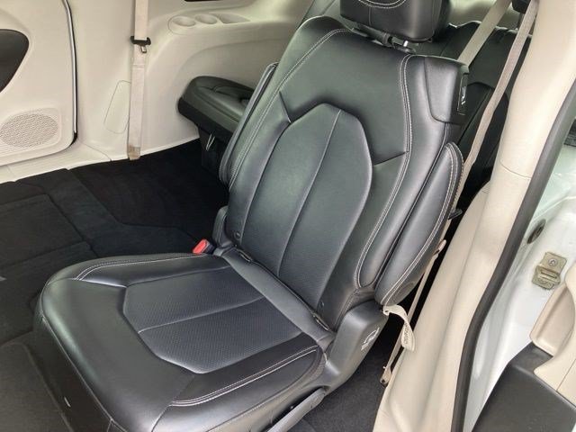 Used 2024 Chrysler Pacifica Touring-L FWD image 18