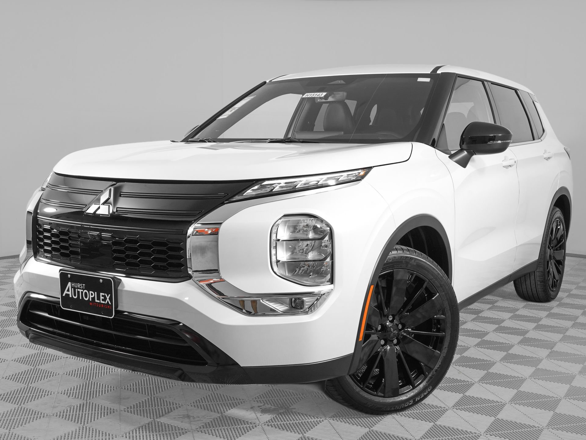 New 2026 Mitsubishi Outlander LE FWD image 2