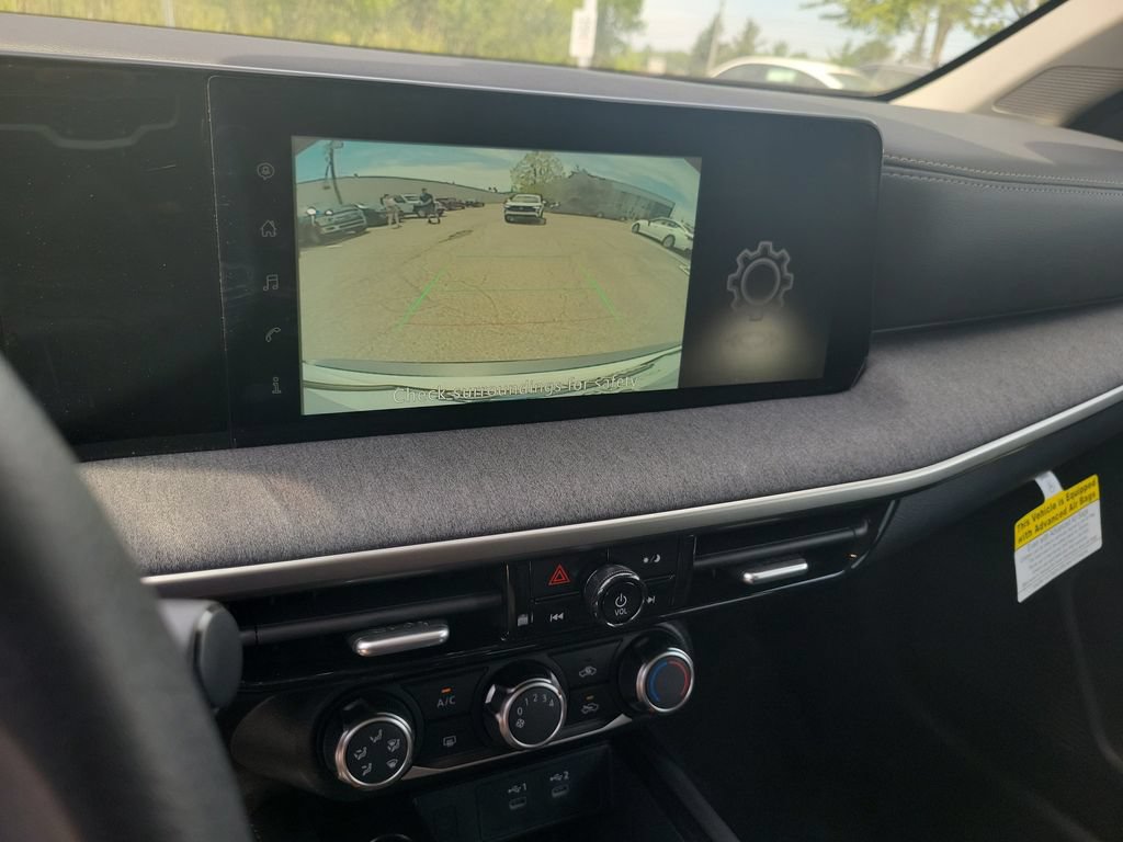 Used 2025 Nissan Kicks SV AWD/4WD image 20