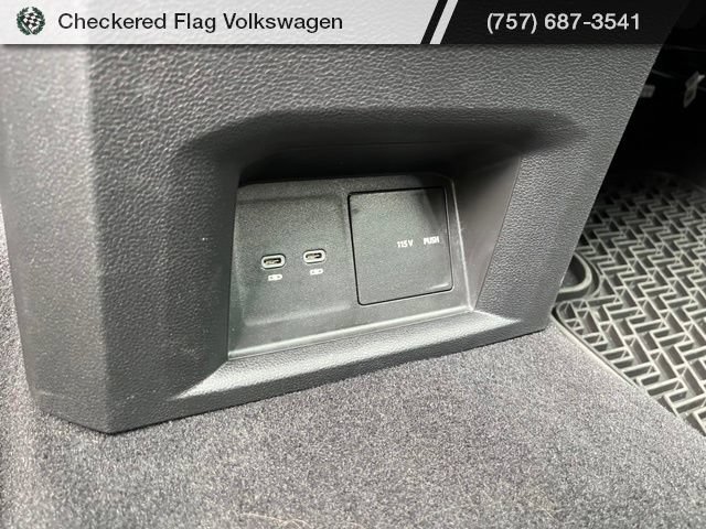 Used 2023 Volkswagen Atlas Cross Sport SEL R-Line AWD/4WD image 31