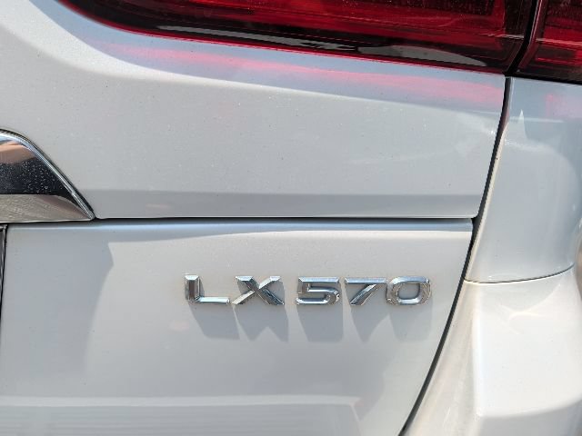 Used 2021 Lexus LX 570 4WD w/ Luxury Package image 6