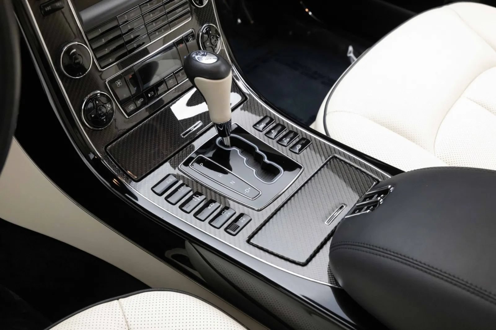 Used 2009 Maybach 62 S RWD image 16
